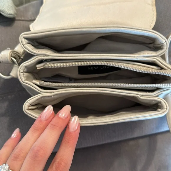 Small but roomy ivory western inspired cross body buckle bag or shoulder purse - Picture 4 of 6